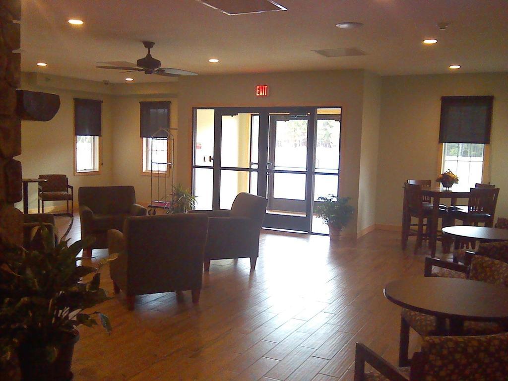 Junction Inn Suites & Conference Center Babbitt Phòng bức ảnh